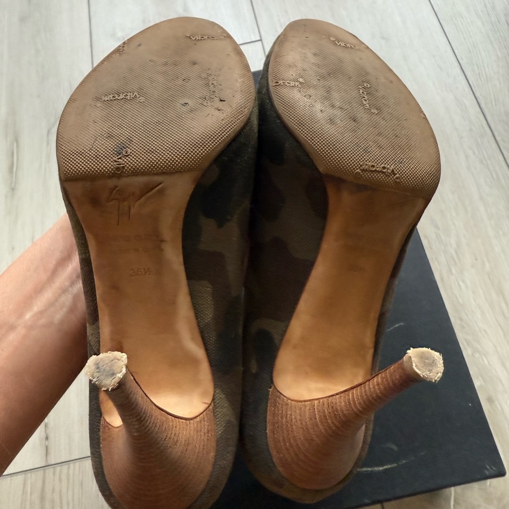 Giuseppe Zanotti Camouflage Peep-Toe pumps. Size 36.5 - Picture 7 of 9